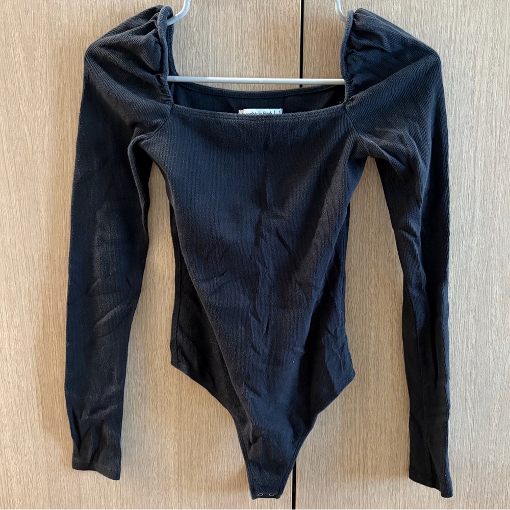 Abercrombie & Fitch Black Long-Sleeve Square Neck Bodysuit